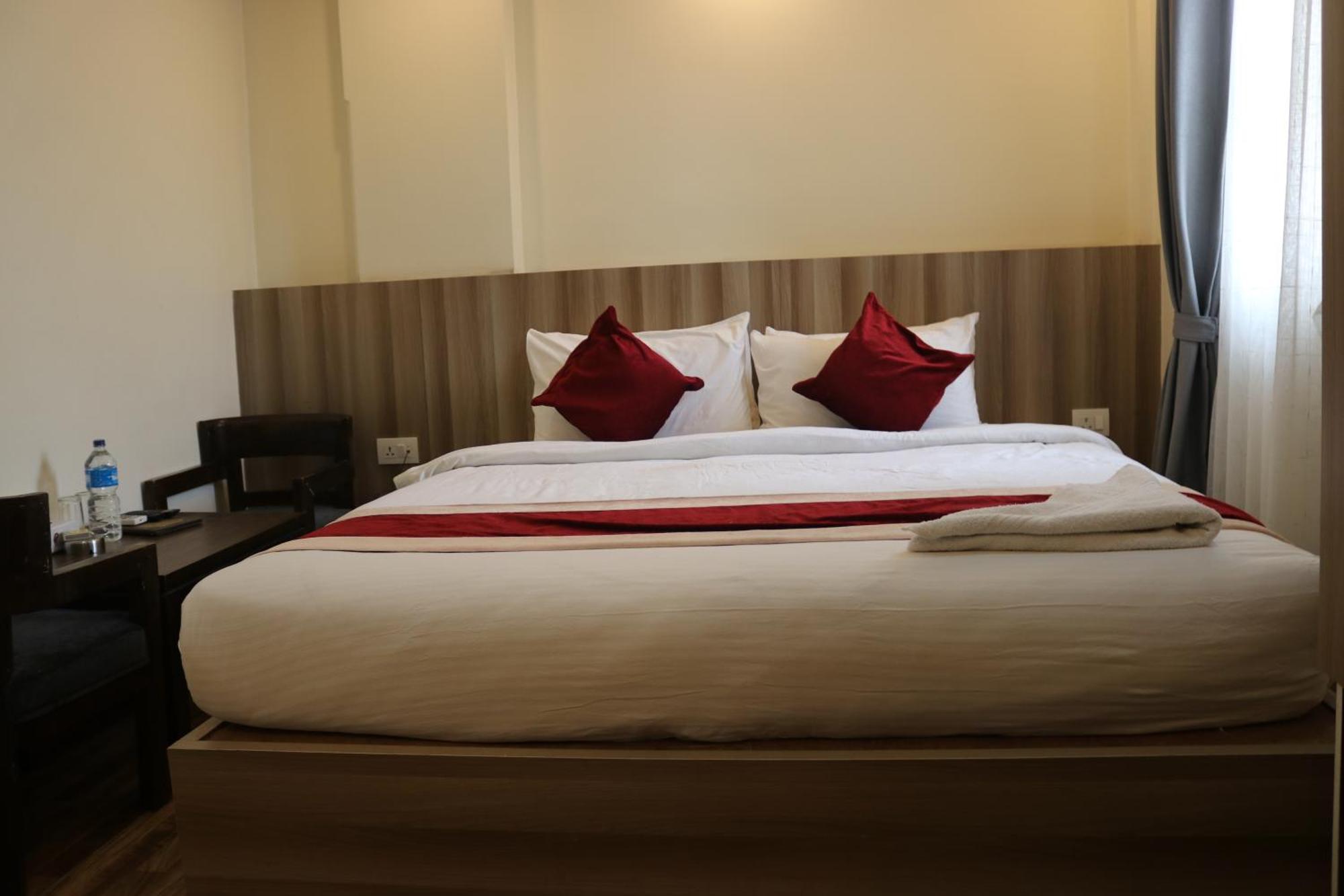 Hotel Royal Emperor Kathmandu Bagian luar foto